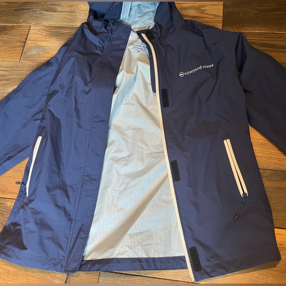 Vineyard vines stow and go rain jacket